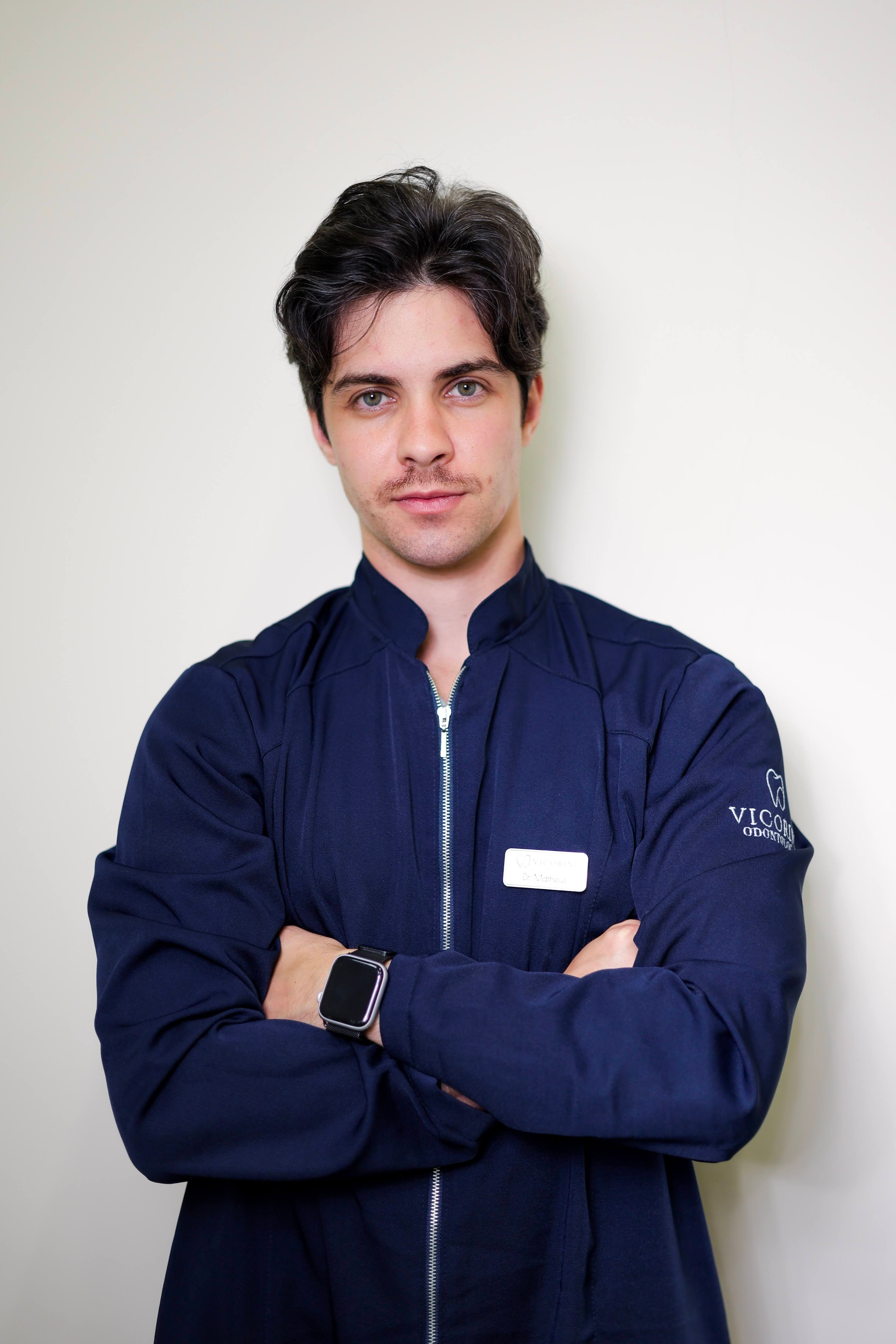 Matheus G. Melleiro Vilhena — Especialista em Endodontia, Reabilitação Oral e Implantodontia